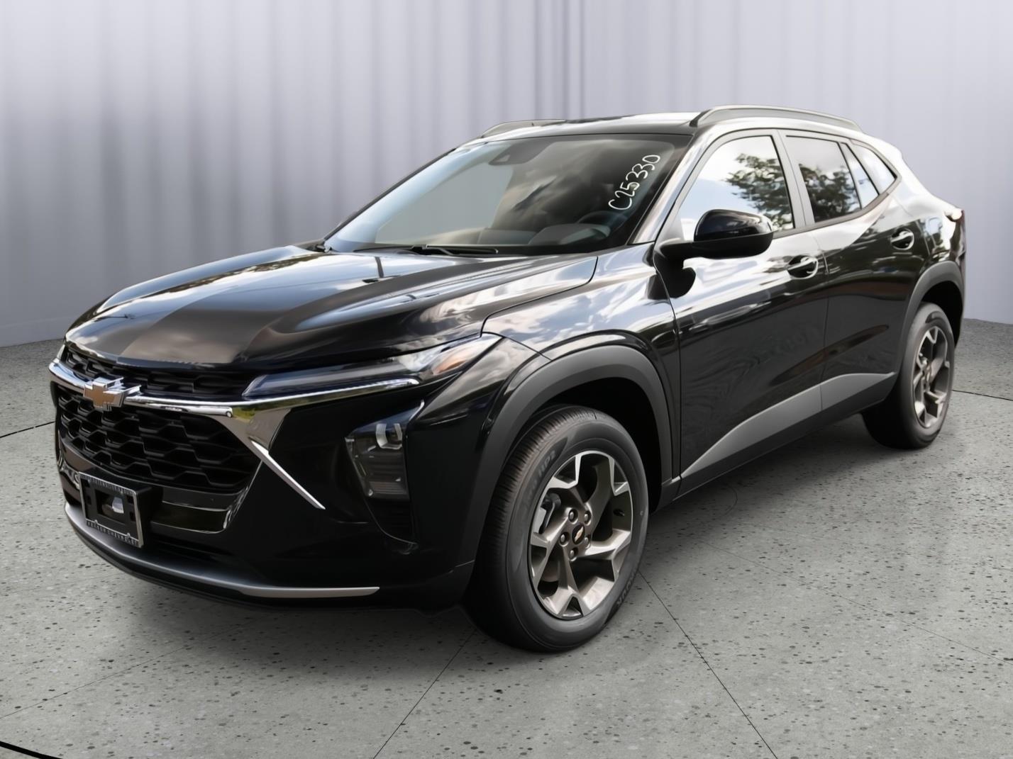 2025 Chevrolet Trax LT photo 3