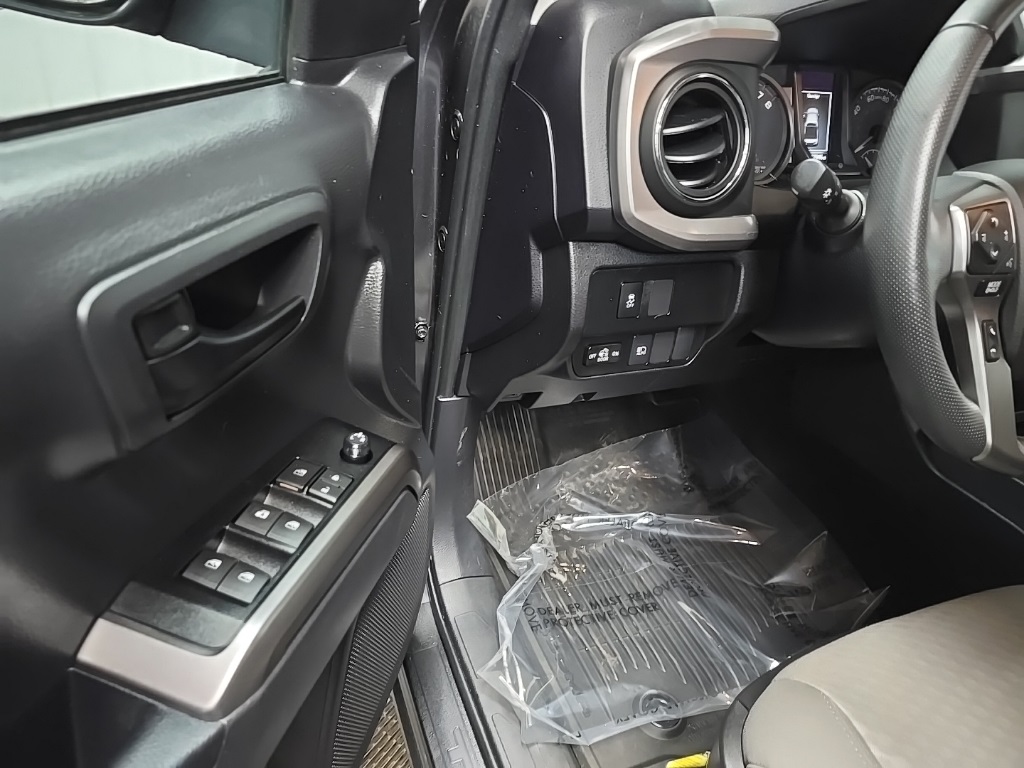 2022 Toyota Tacoma SR5 V6 photo 27