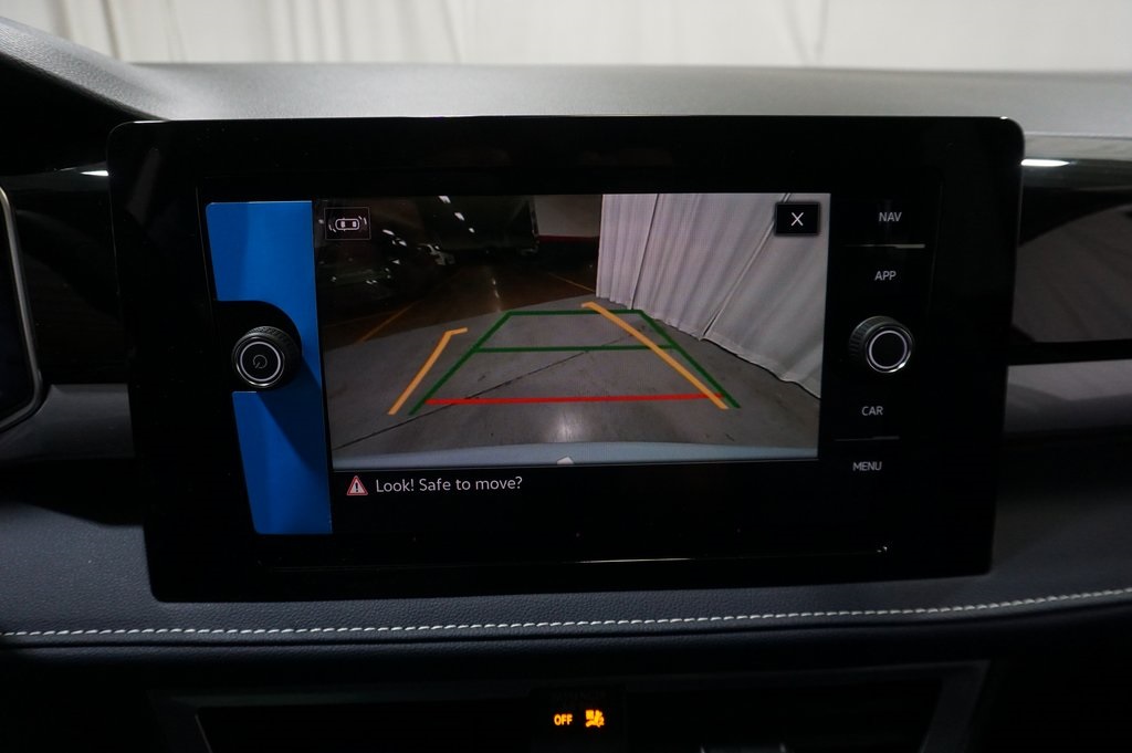 2025 Volkswagen Taos SEL photo 16