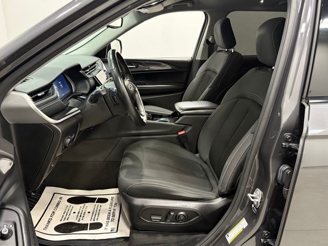 2021 Jeep Grand Cherokee Laredo photo 9