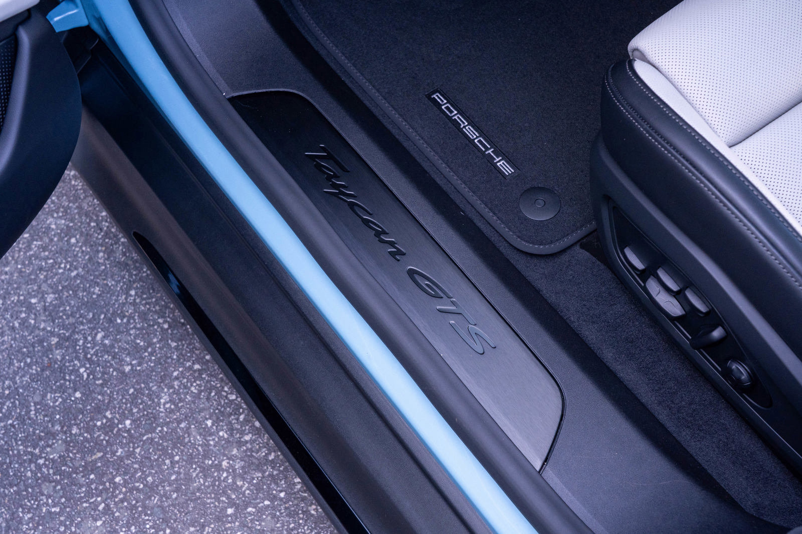 2025 Porsche Taycan GTS photo 19