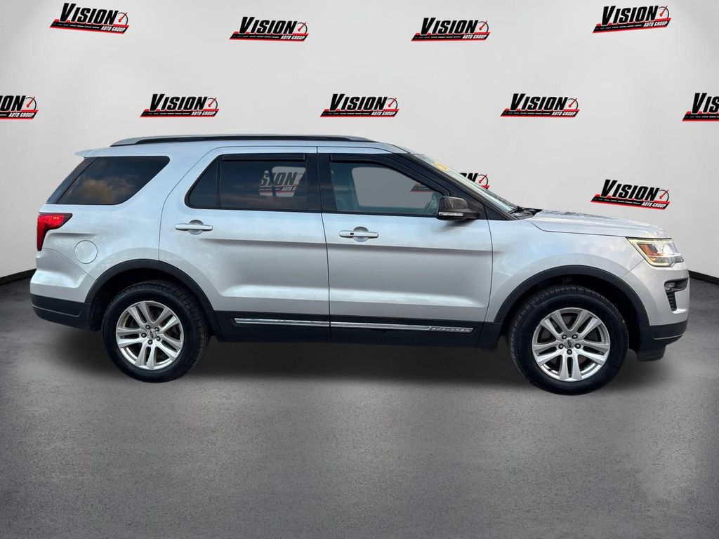 2018 Ford Explorer XLT photo 4