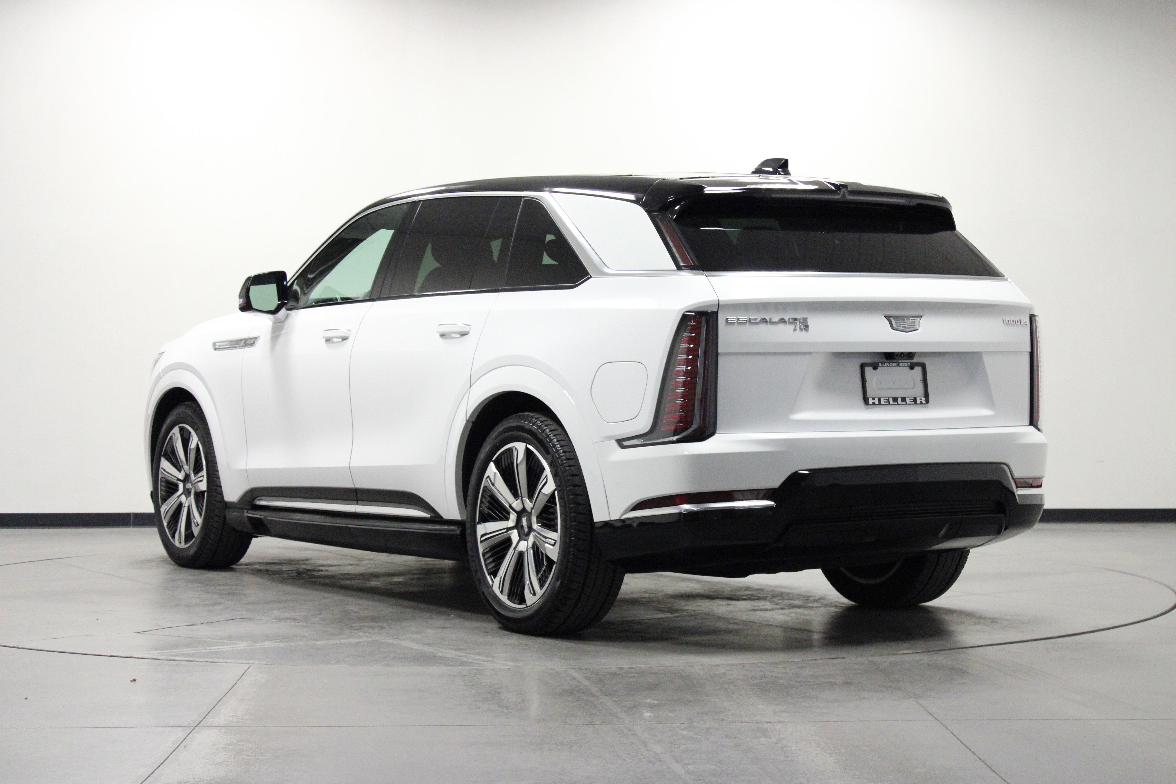 2025 Cadillac Escalade IQ Luxury photo 5