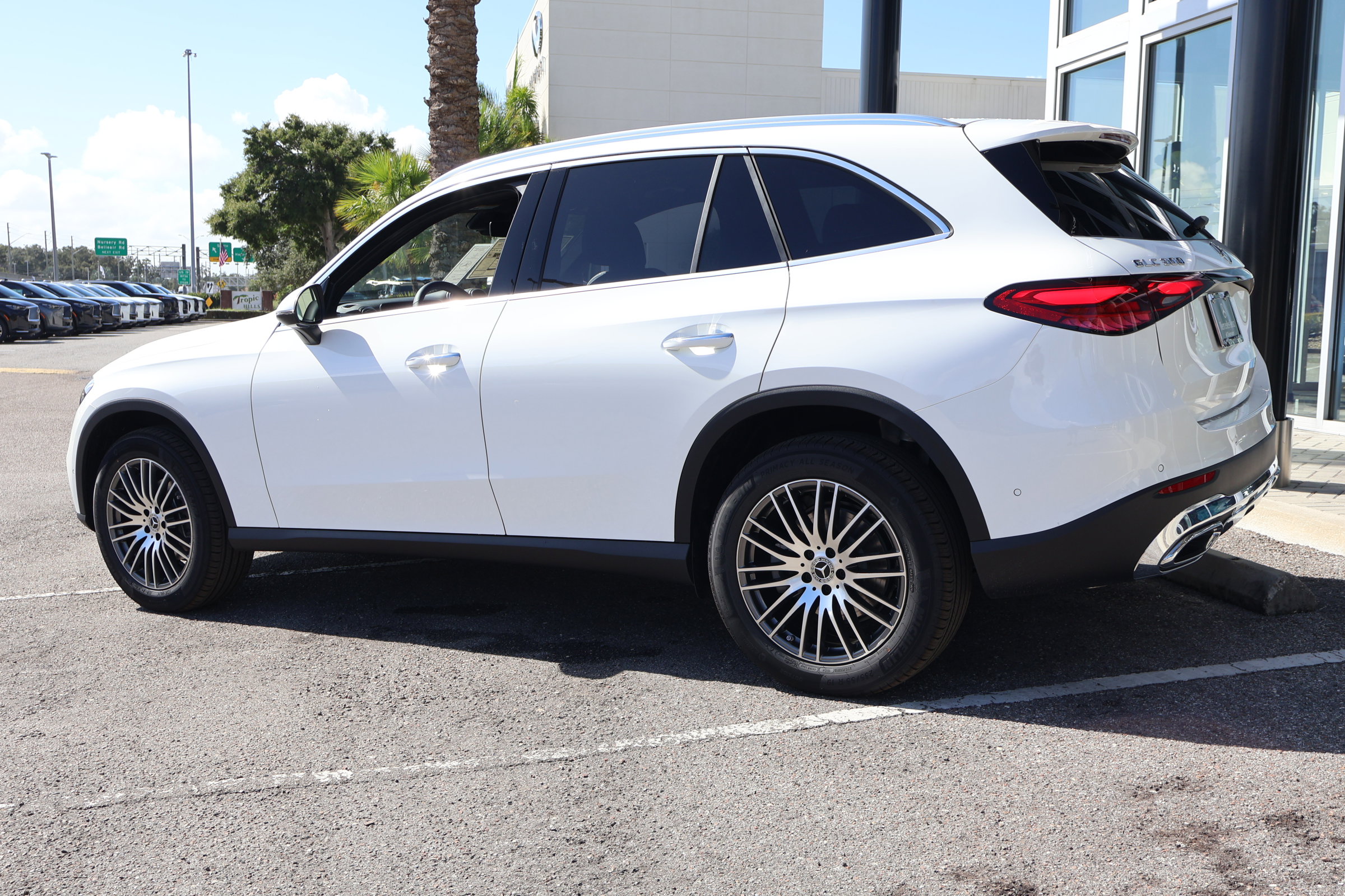 2026 Mercedes Benz GLC 300 photo 4