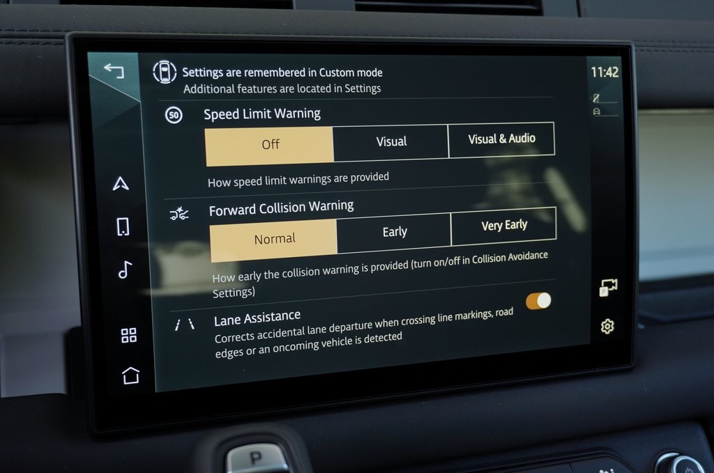 2025 LAND ROVER DEFENDER - Image 19