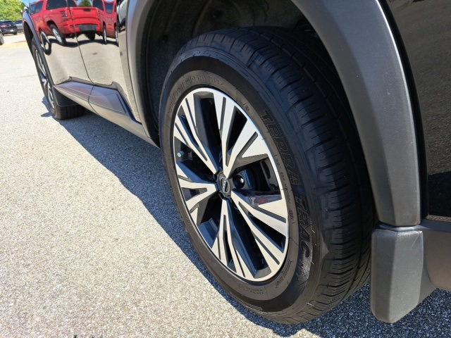 2023 Nissan Rogue SV photo 12