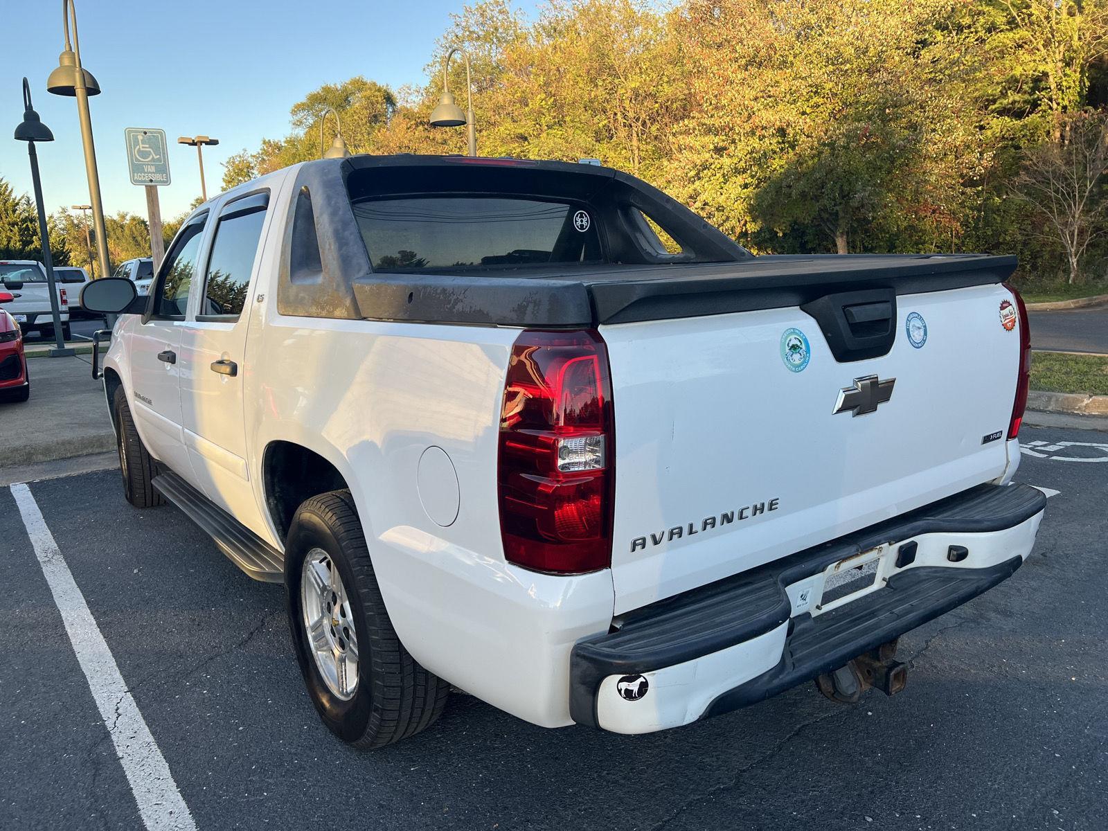 2008 Chevrolet Avalanche LS photo 3