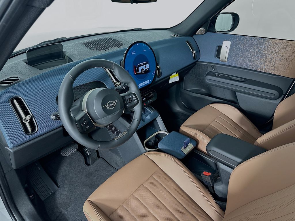 New 2025 White MINI Signature Plus image 9