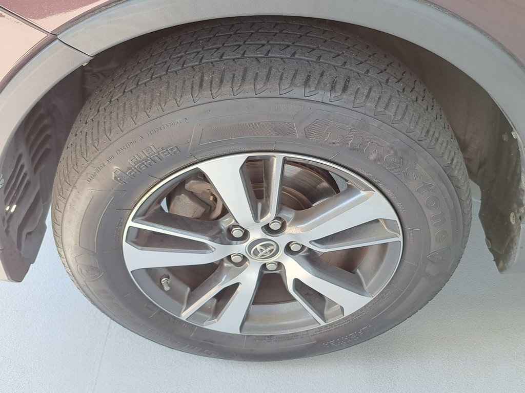 2016 Toyota RAV4 XLE photo 30