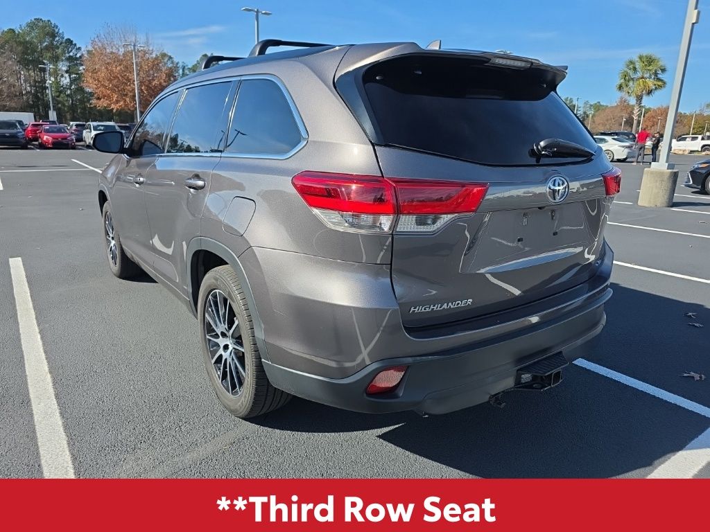 2018 Toyota Highlander SE photo 2