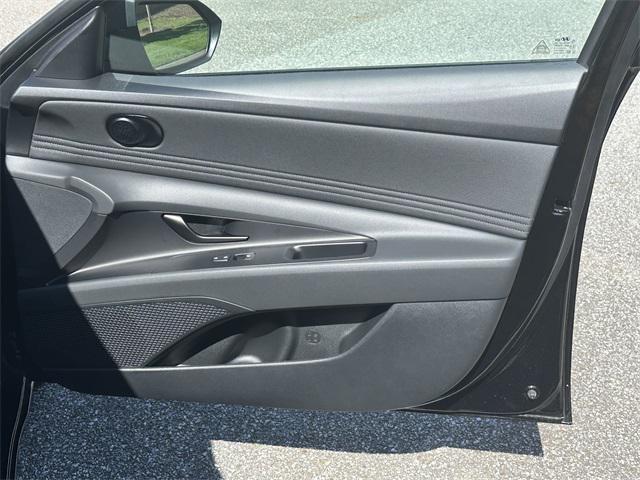 2025 Hyundai Elantra SEL Sport photo 14