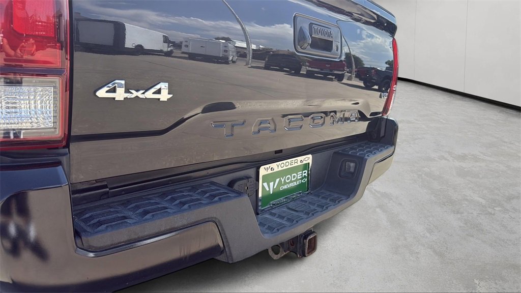 2022 Toyota Tacoma SR5 V6 4x4 photo 18