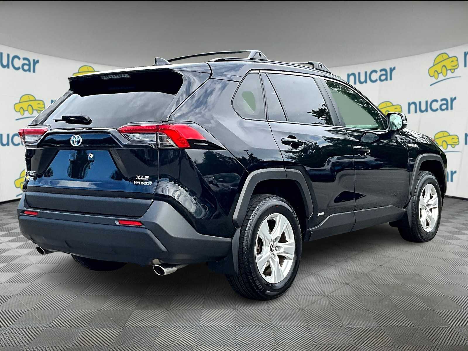 2021 Toyota RAV4 XLE photo 6