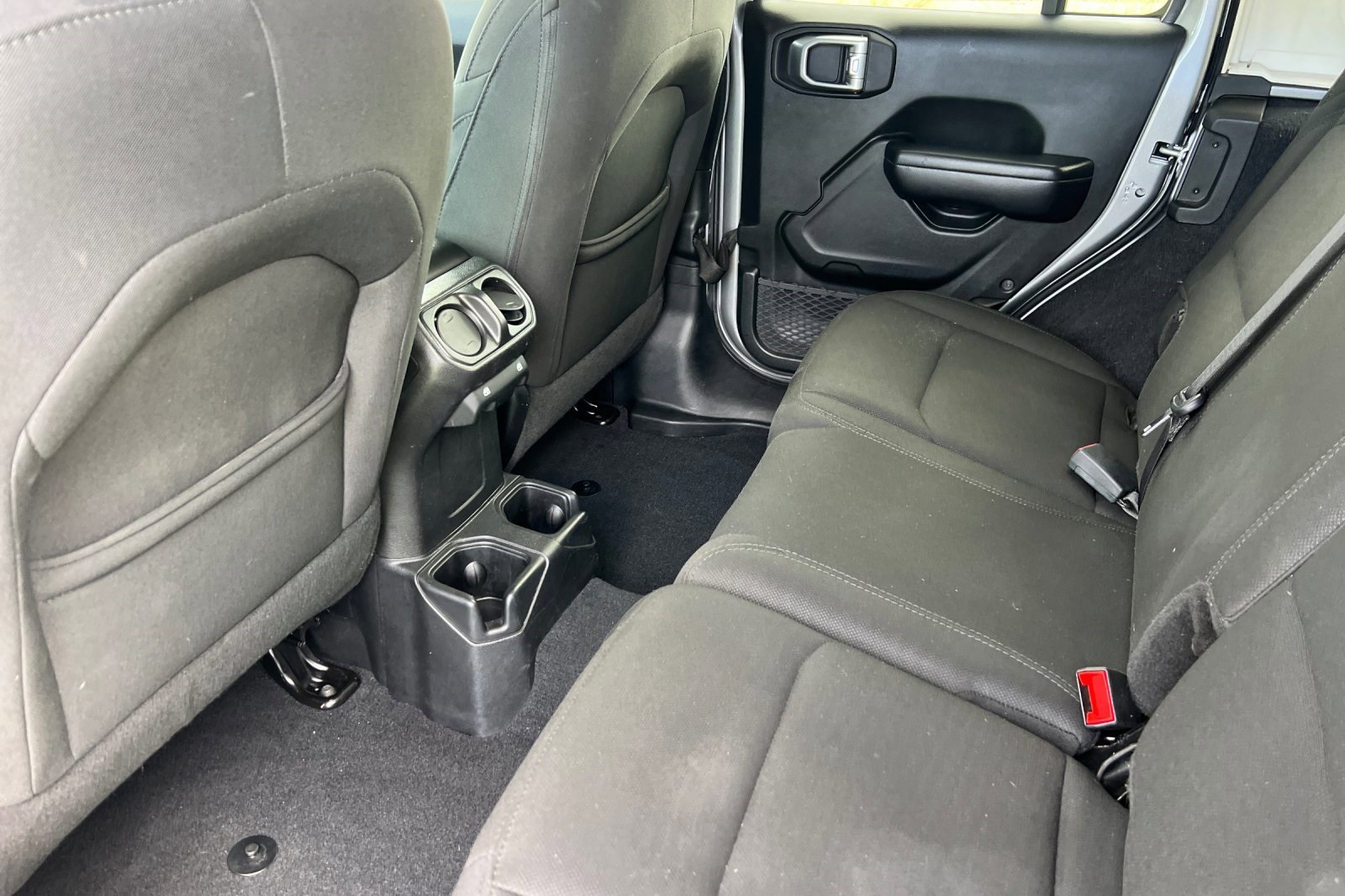 2019 Jeep Wrangler Unlimited Sport S photo 4