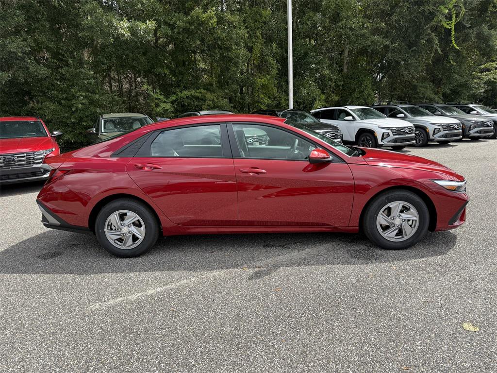 2026 Hyundai Elantra SE photo 2