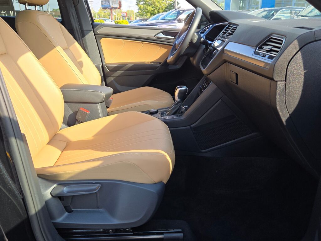 2023 Volkswagen Tiguan SE photo 4