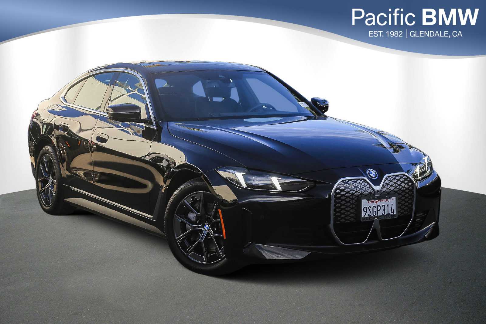 2025 BMW i4 40's photo