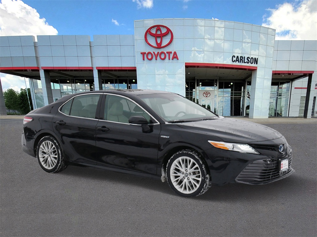 Certified 2018 Toyota Camry XLE Hybrid with VIN 4T1B21HK7JU004826 for sale in Minneapolis, Minnesota
