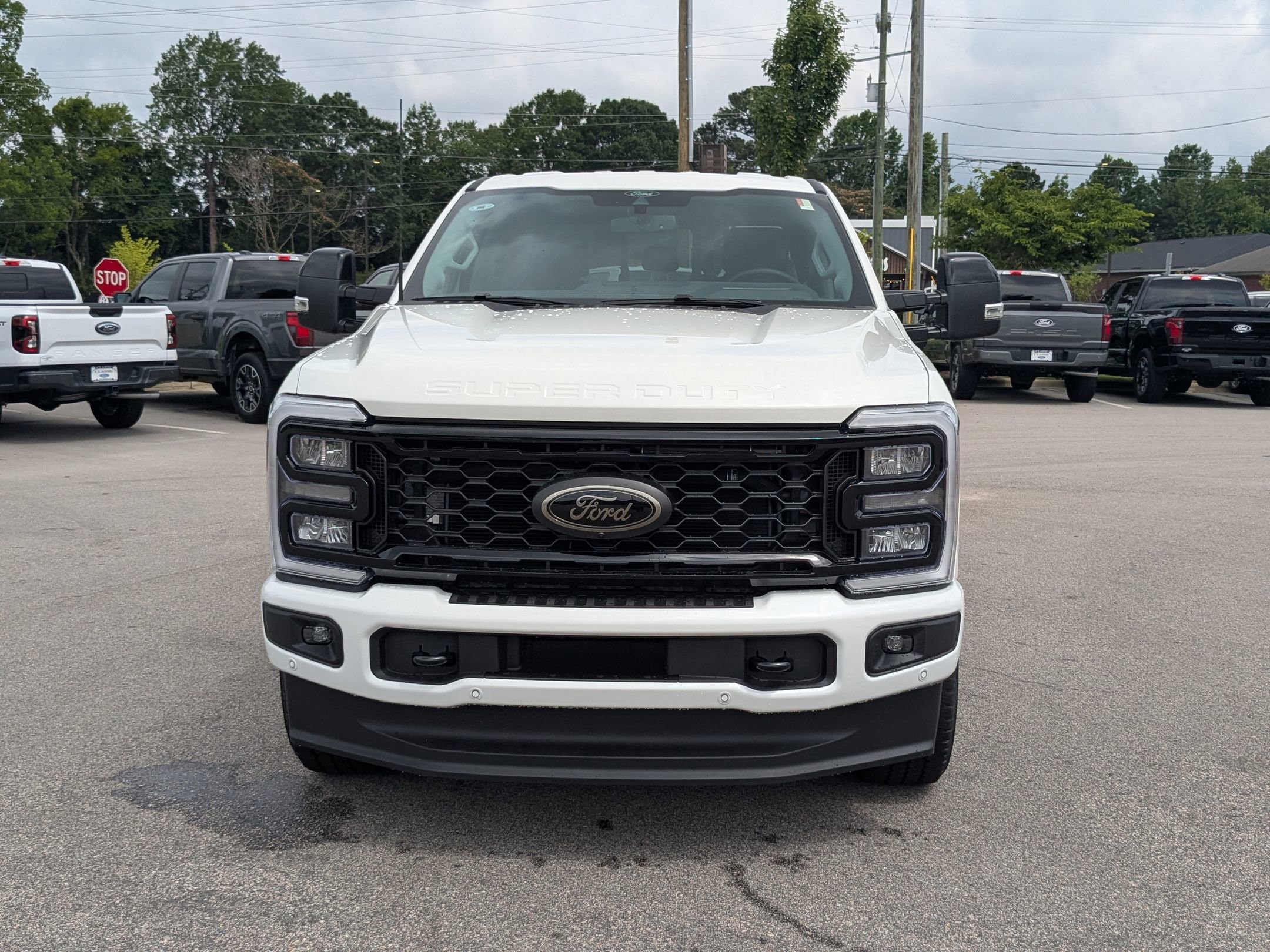 2025 Ford F-350 Lariat photo 4