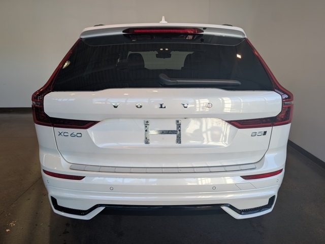 2026 Volvo XC60 B5 photo 4