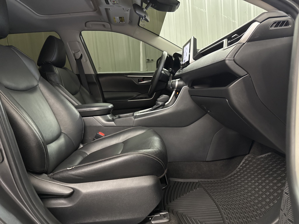 2023 Toyota RAV4 XLE photo 28