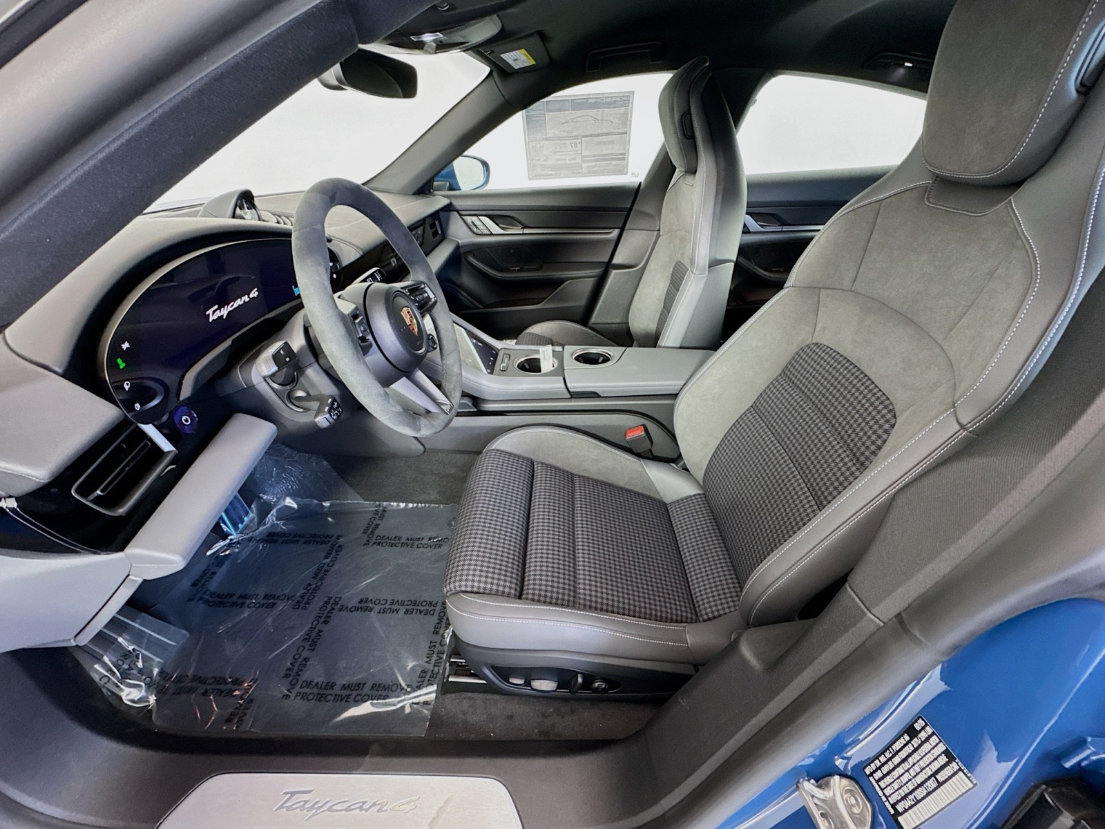 2025 Porsche Taycan photo 5