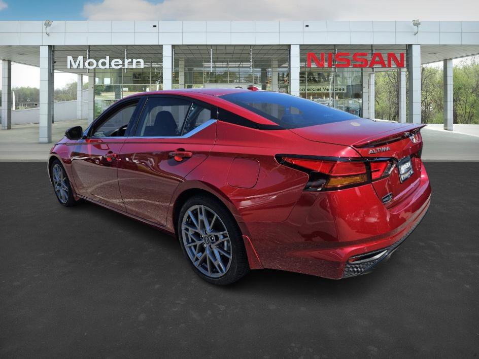 2024 Nissan Altima SR photo 5