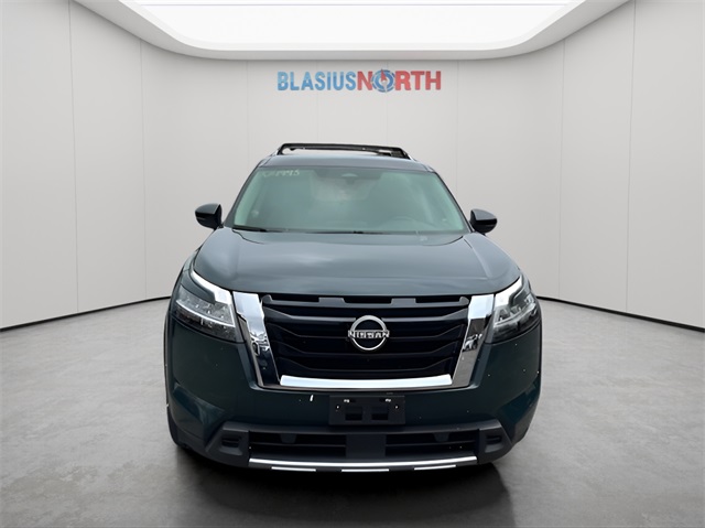 2023 Nissan Pathfinder SL photo 2