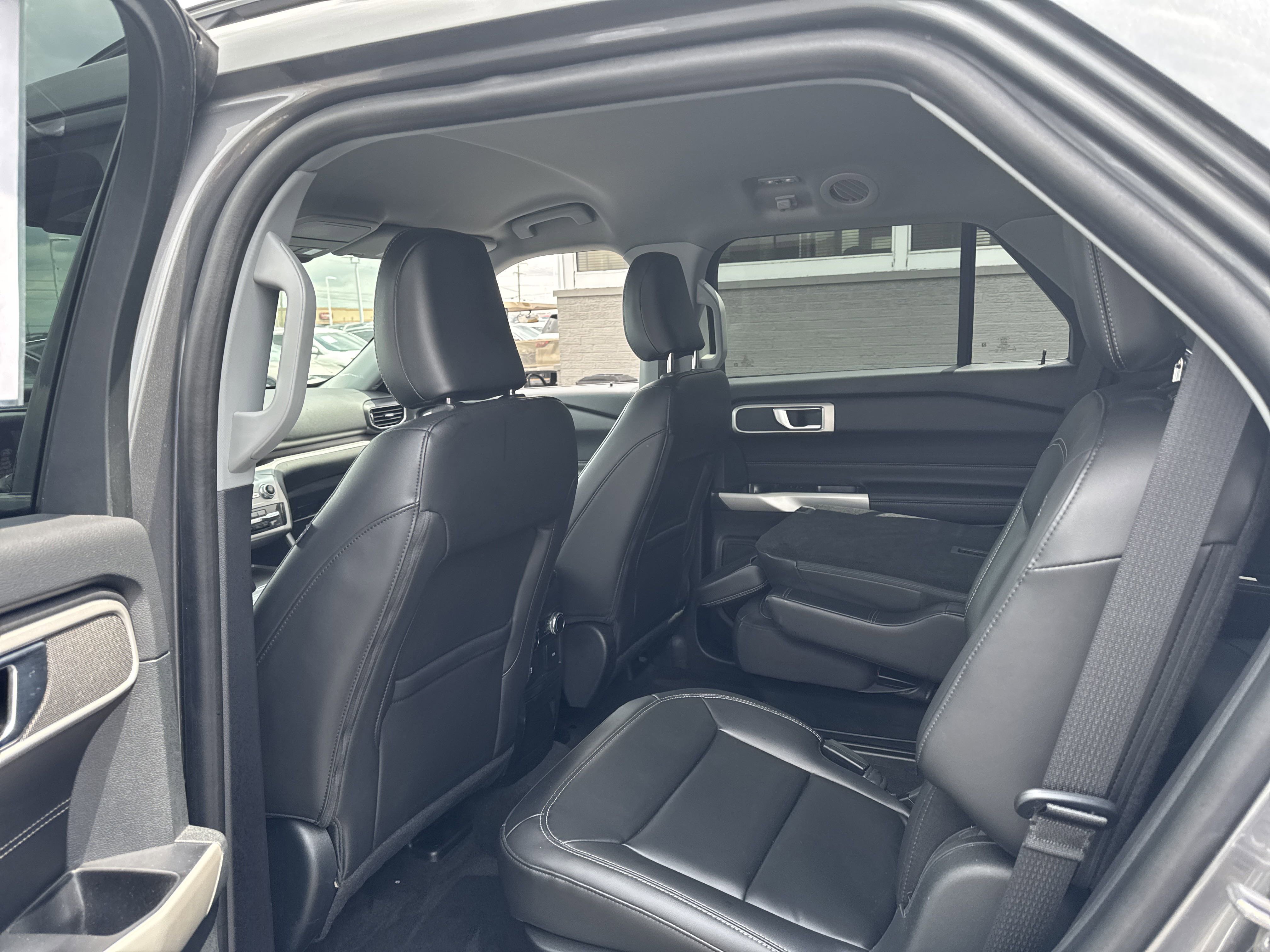 2022 Ford Explorer XLT photo 6