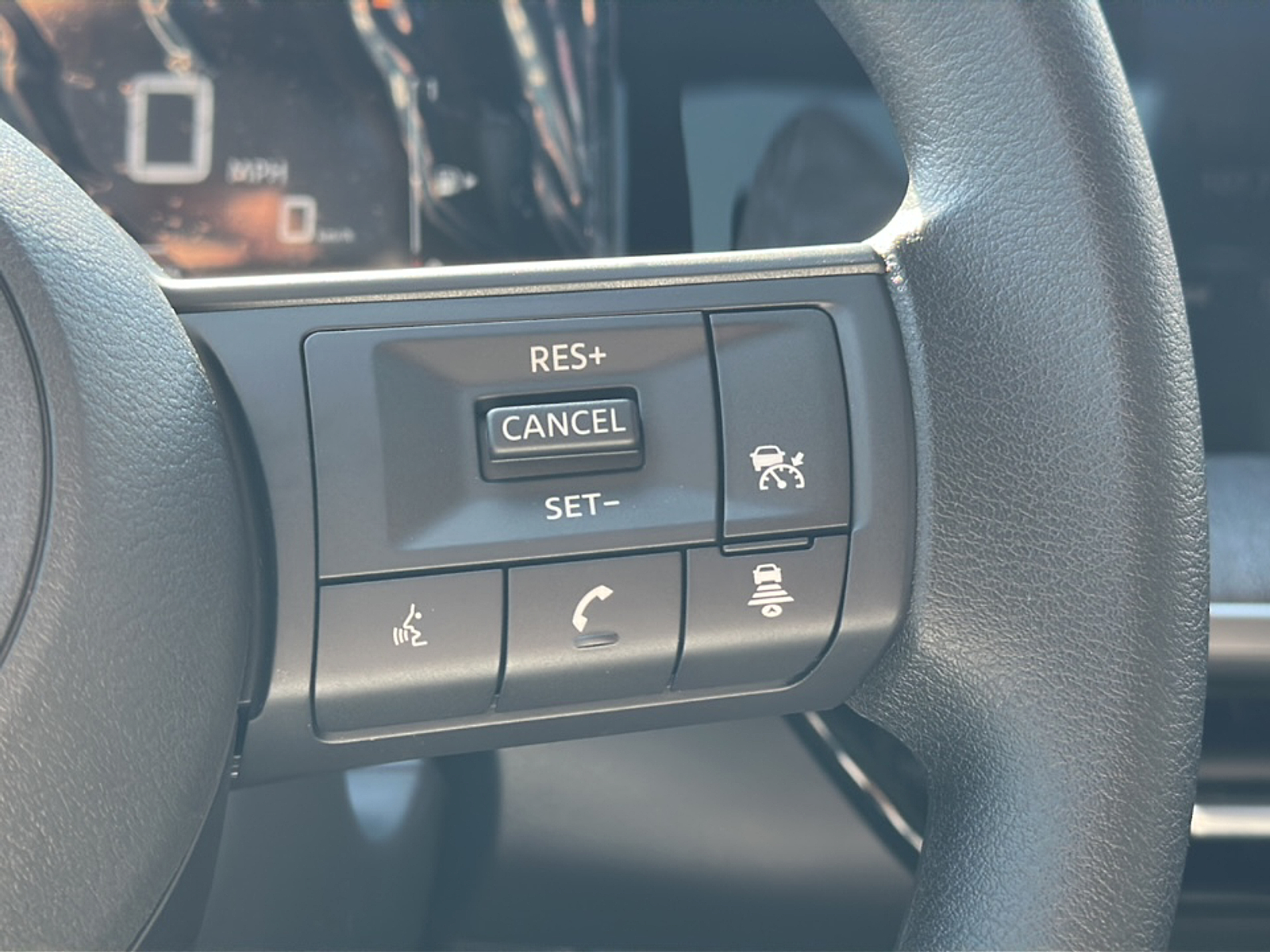 2025 Nissan Kicks SV photo 4