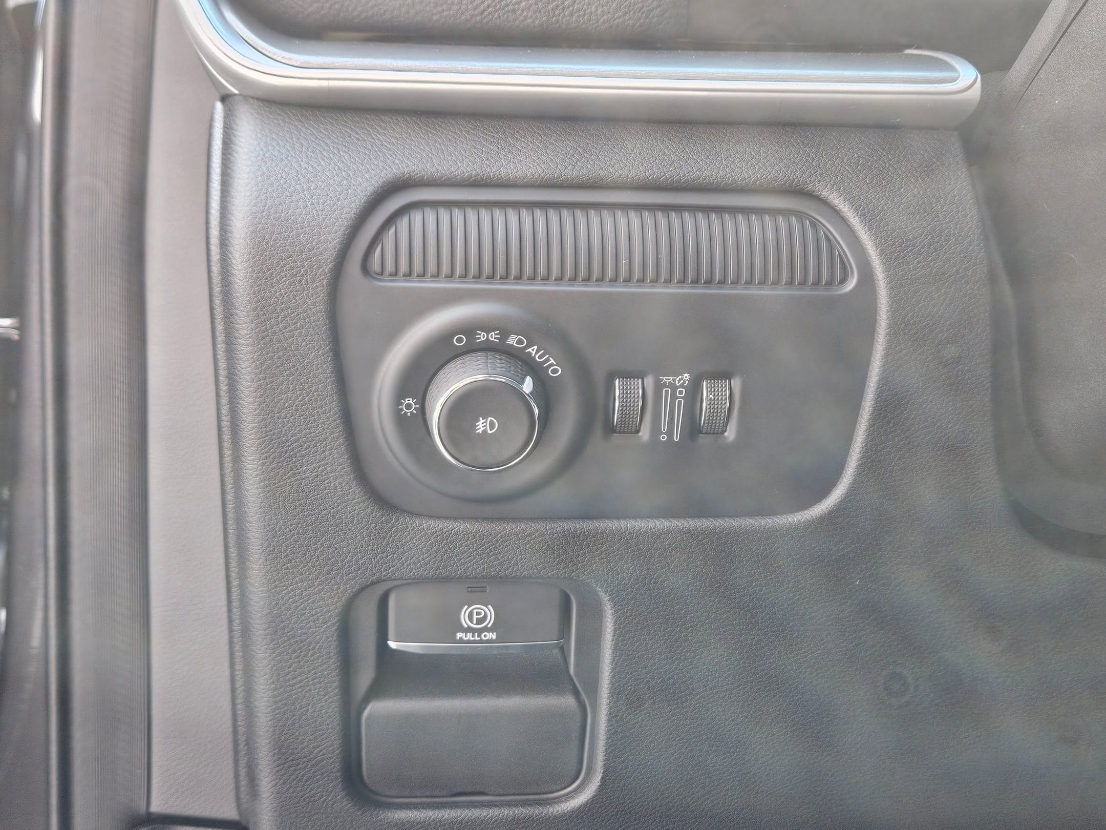 2025 Jeep Wagoneer Series II Carbide photo 12