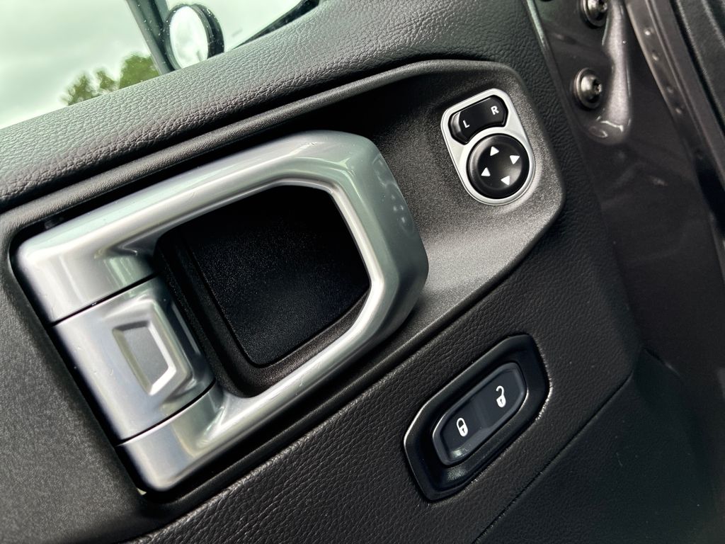 2020 Jeep Wrangler Unlimited Sahara photo 11