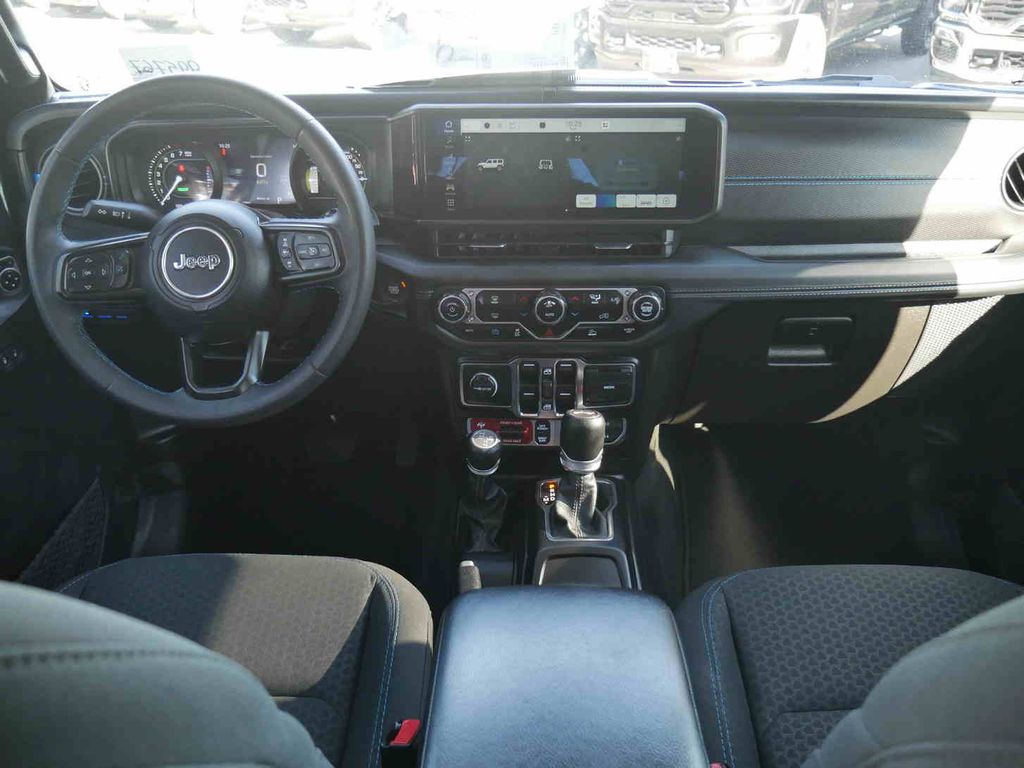 2024 Jeep Wrangler Rubicon 4xe photo 4