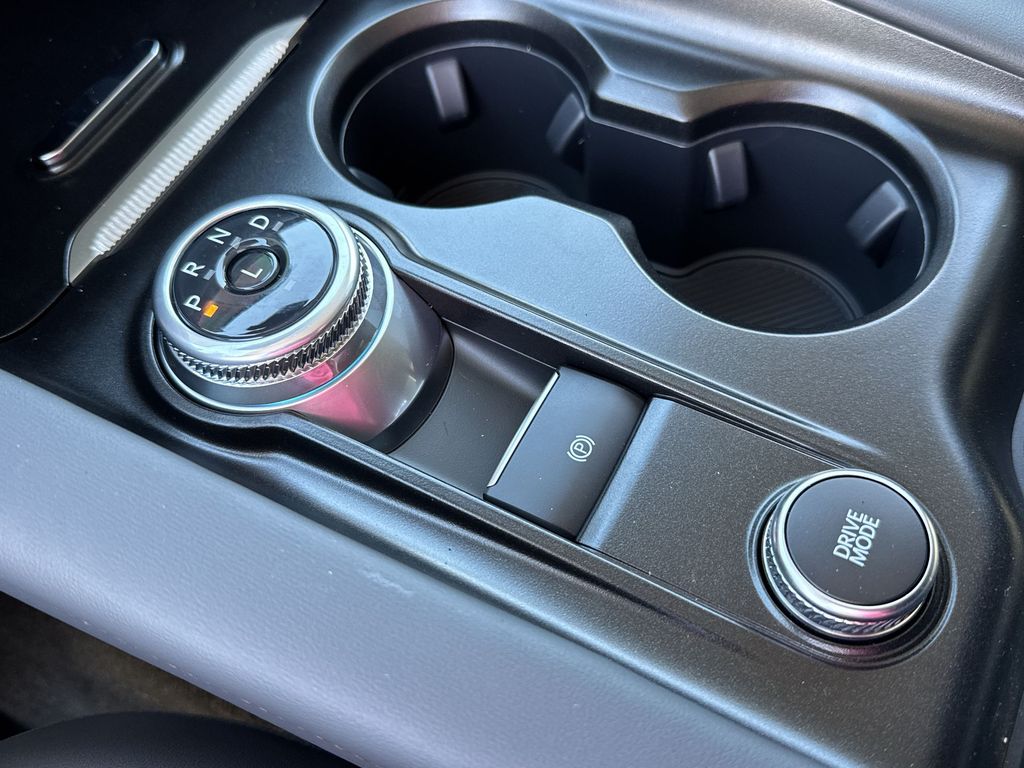 2025 Ford Explorer photo 21