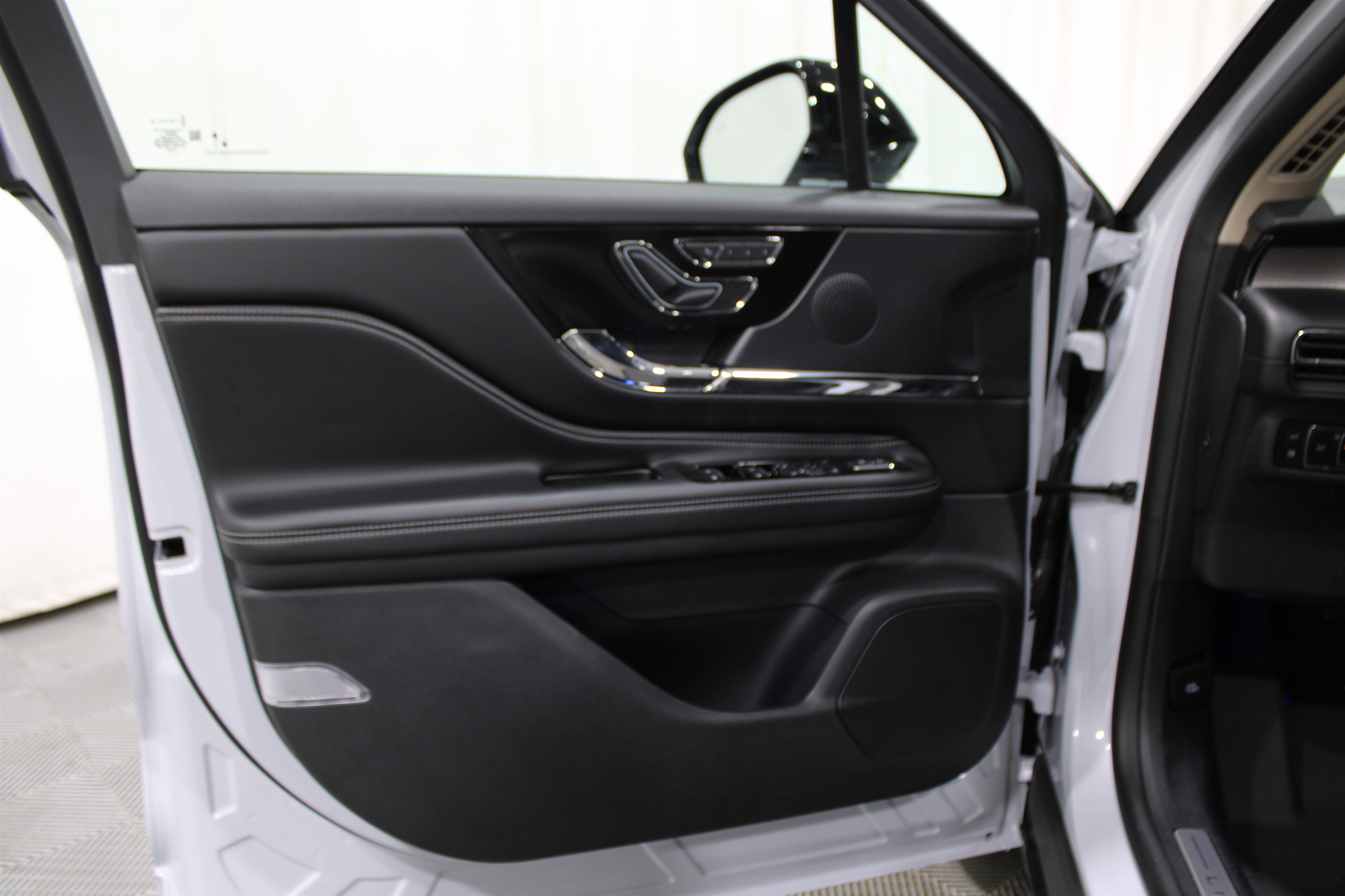 2025 Lincoln Corsair Grand Touring photo 4