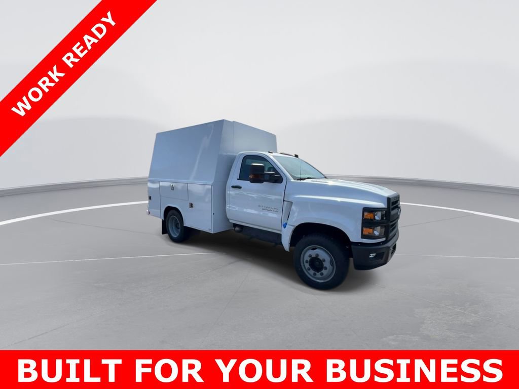 2023 Chevrolet Silverado 5500HD Work Truck photo 2