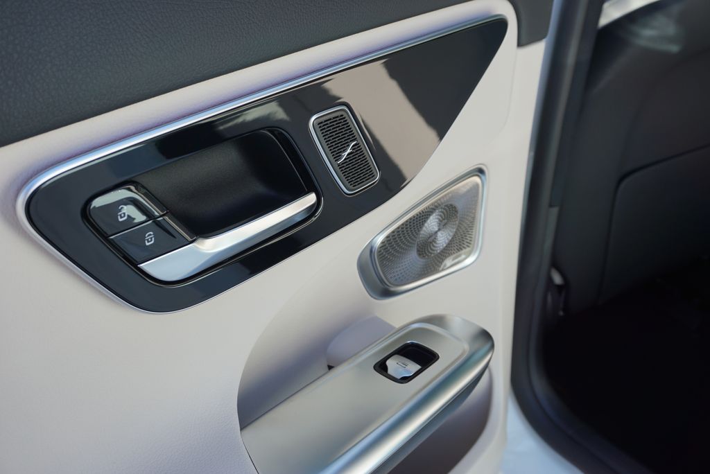 2025 Mercedes Benz C 300 photo 40