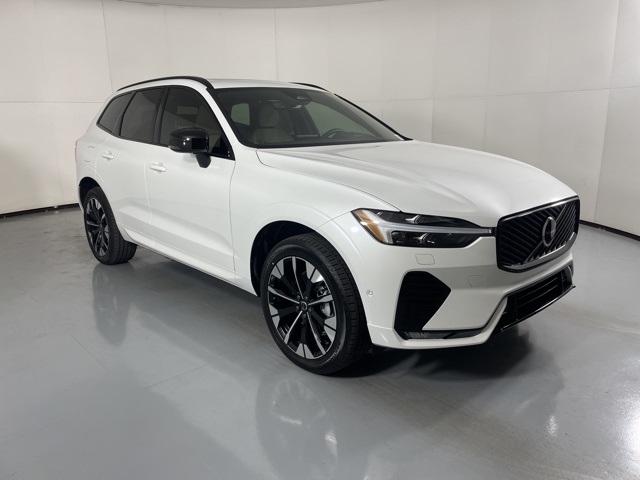 2026 Volvo XC60 B5 Plus photo 2