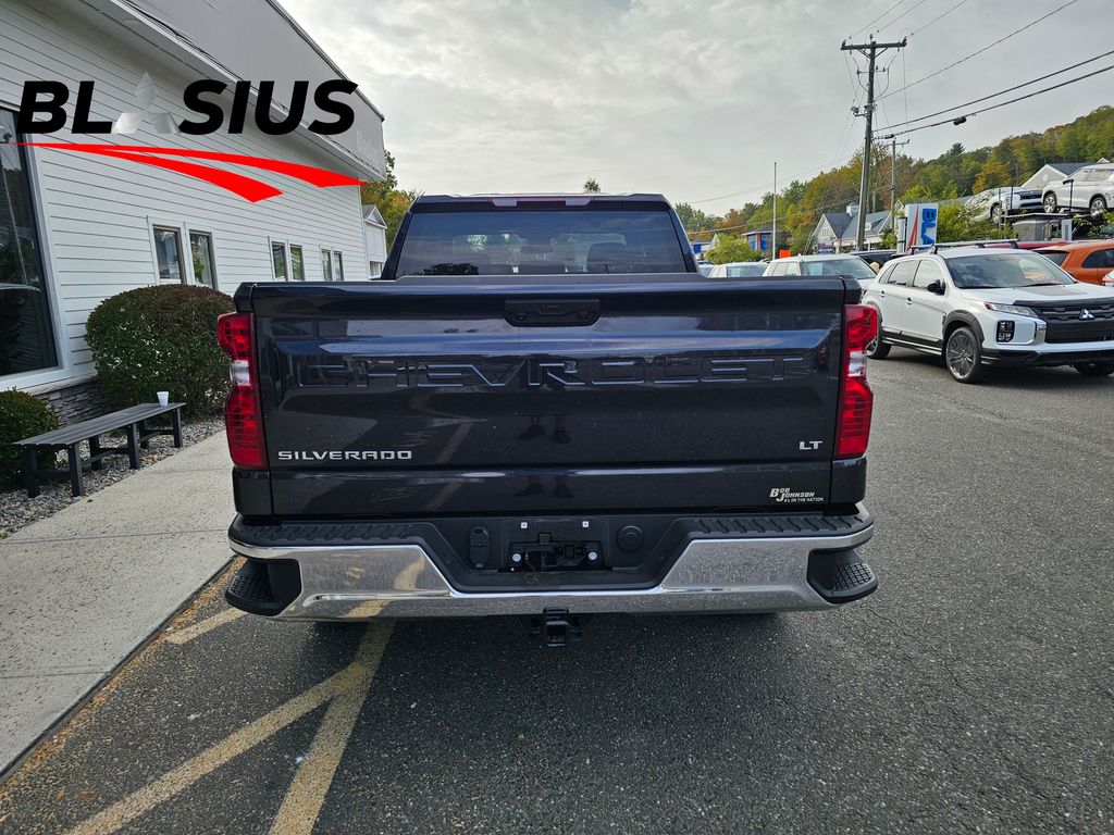 2022 Chevrolet Silverado 1500 LT photo 3