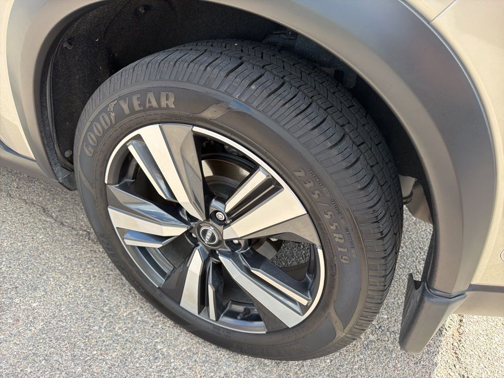 2023 Nissan Rogue Platinum photo 10