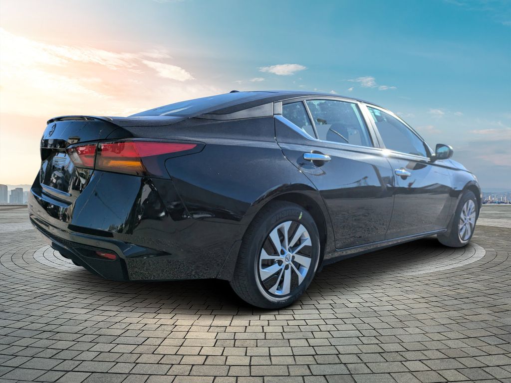 2025 Nissan Altima S photo 3