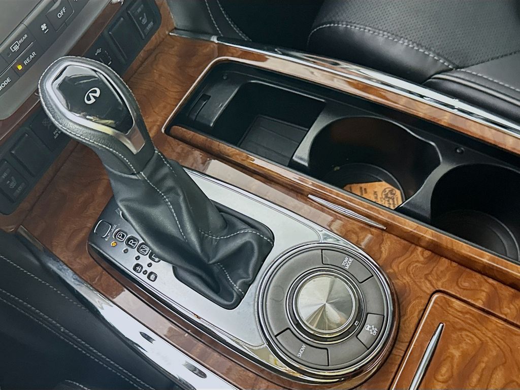 2019 Infiniti QX80 Luxe photo 18