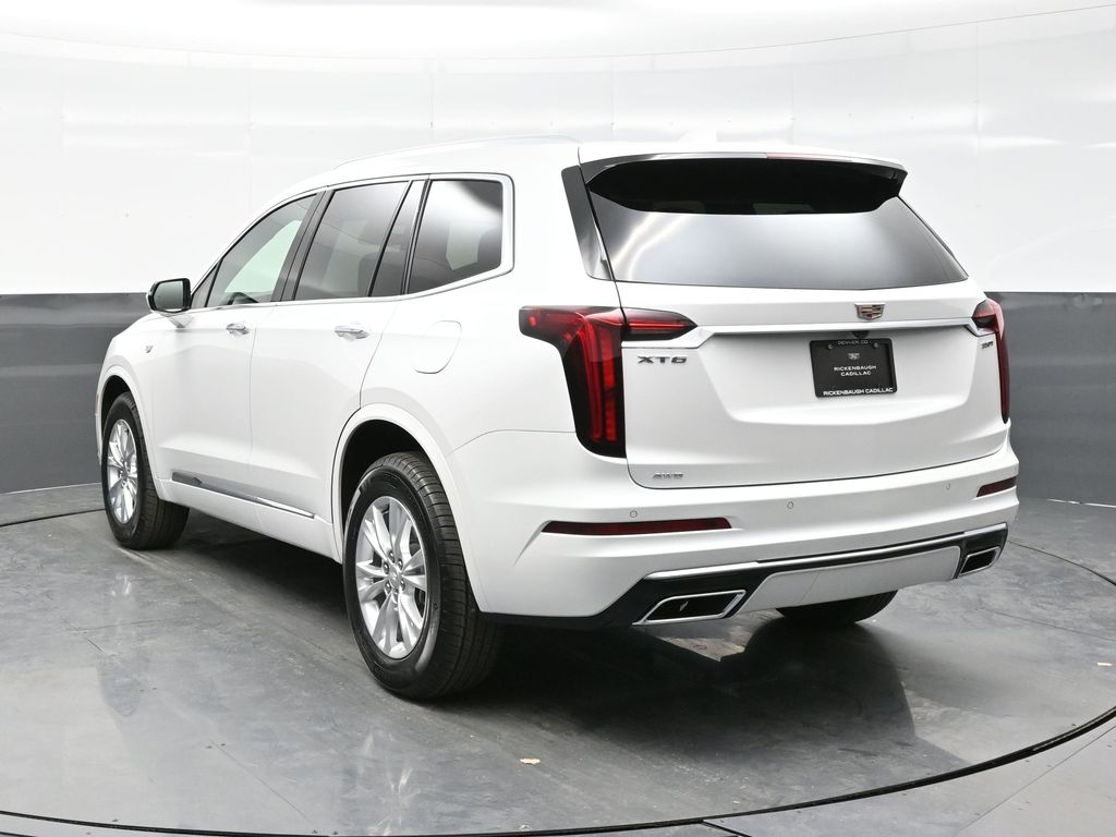2025 Cadillac XT6 Luxury photo 4