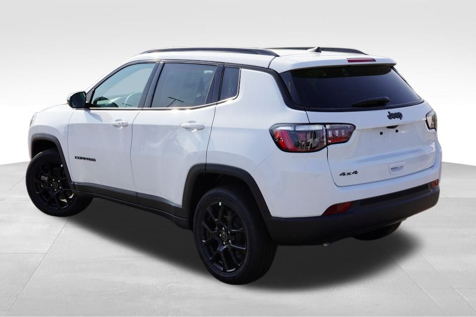 2025 Jeep Compass Latitude photo 2