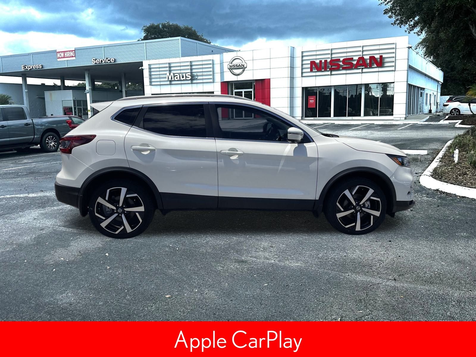 2022 Nissan Rogue Sport SL photo 2