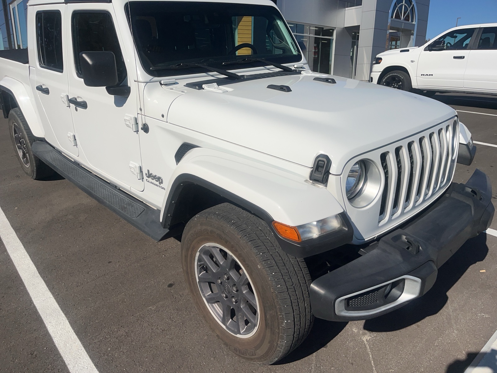 Used 2022 Jeep Gladiator Overland with VIN 1C6HJTFG1NL102152 for sale in Kansas City