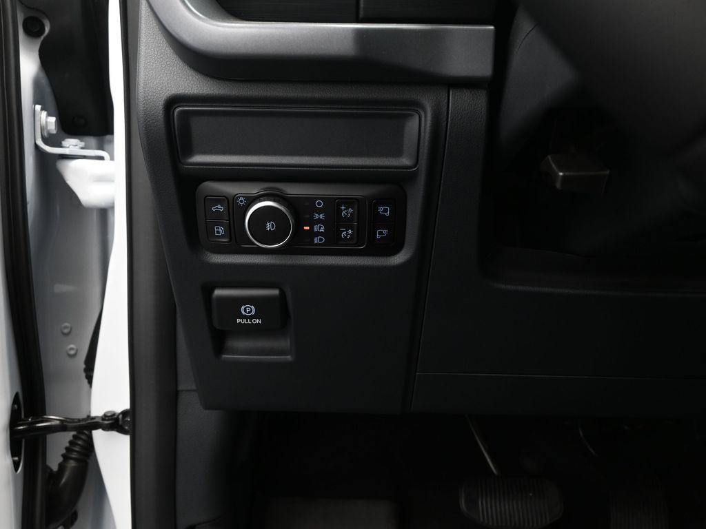 2025 Ford F-150 XLT photo 9