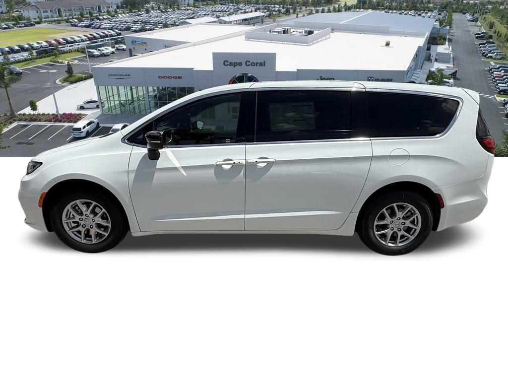 2026 Chrysler Pacifica photo 6