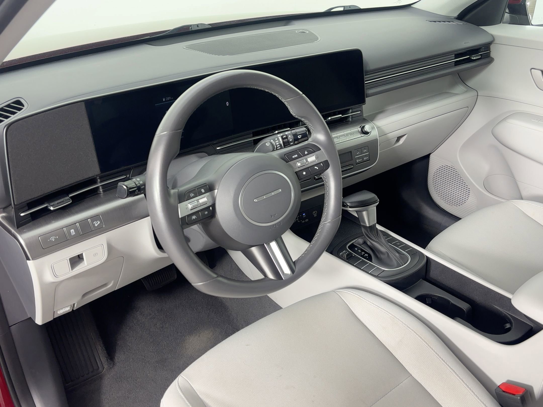 2024 Hyundai Kona SEL photo 2