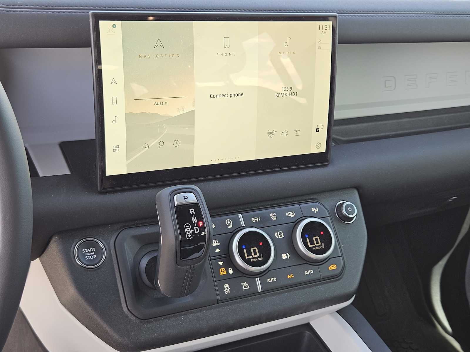 2025 Land Rover Defender 110 X-Dynamic SE photo 13